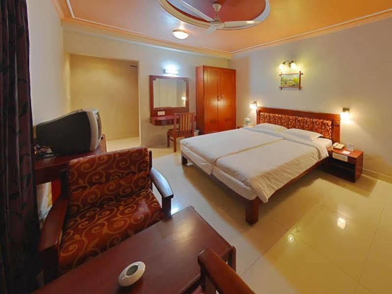 Hotel Gnanam Thanjavur Exterior photo